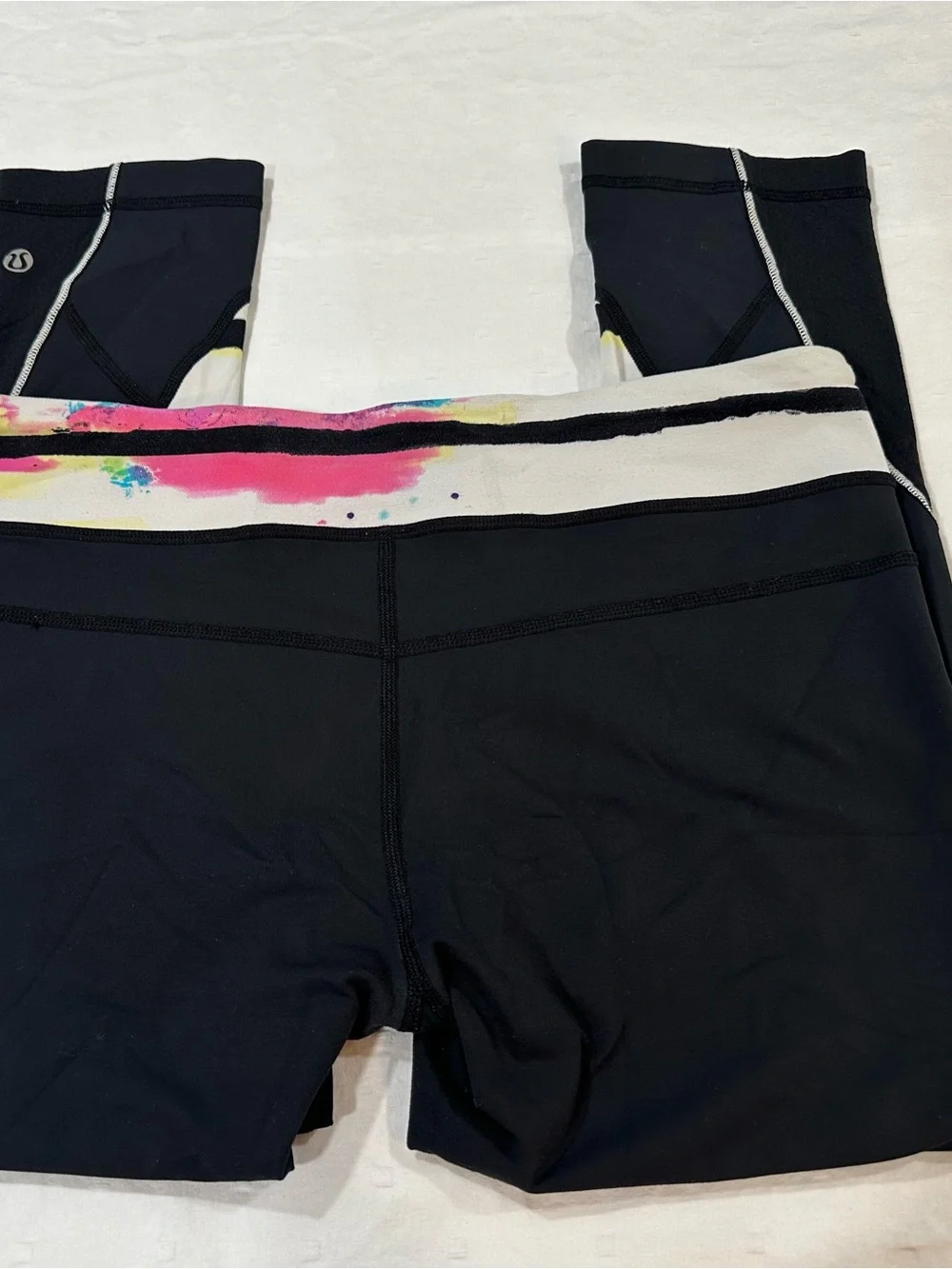 Lululemon Run Inspire Crop II Size 8 Black Groovy Stripe Rare Vintage
